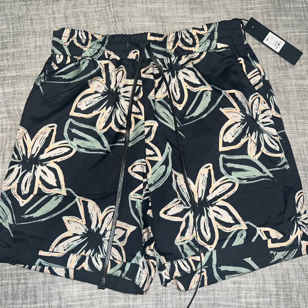 Men’s fashion nova shorts. Brand new with tags. Size medium.